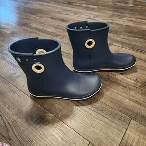 Crocs Jaunt Shorty Navy and white Pull on rainboots shoes womens size 7 b38
